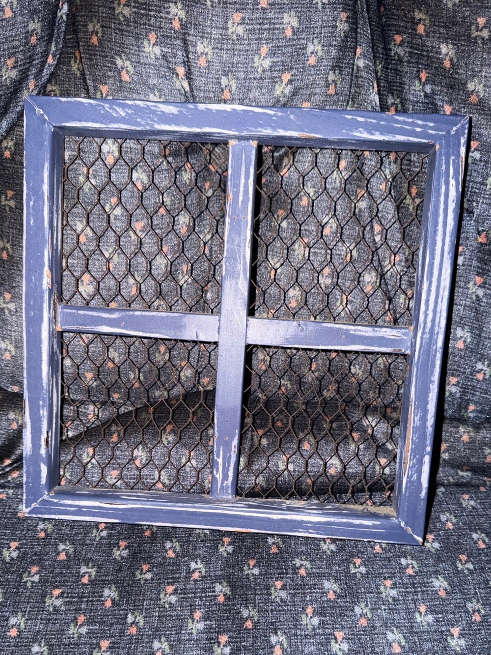 Distressed Blue Window-Style Wall Accent with Chicken Wire - Unbranded